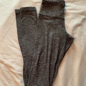 Lululemon high waisted black&white leggings